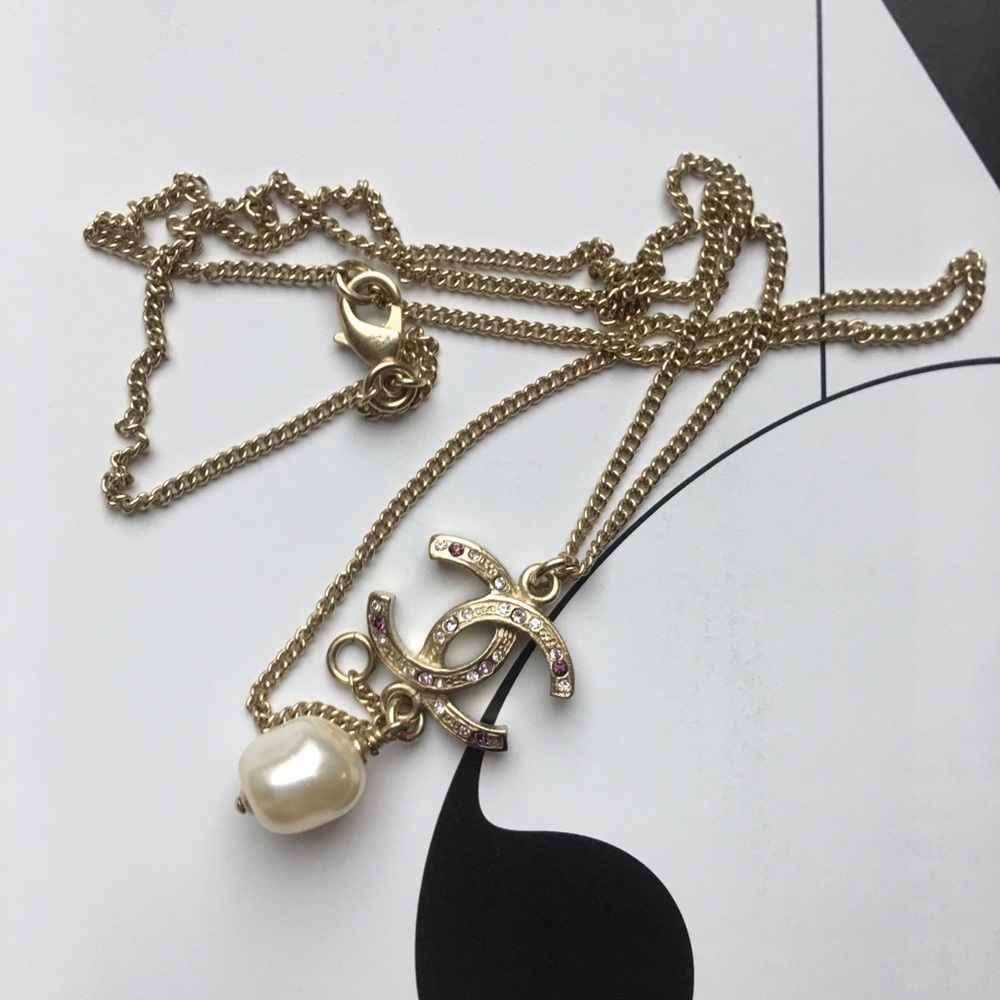 NEW Chanel 2 sided pendant necklace